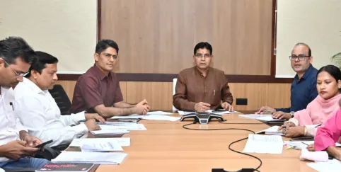 राजस्व मंत्री टंकराम वर्मा ने दी समयबद्ध काम की सख्त हिदायतें, आधुनिक तकनीकों से सेवाओं को पारदर्शी बनाने पर जोर 1 Revenue Minister Tankaram Verma gave strict instructions for timely work, emphasised on making services transparent with modern techniques