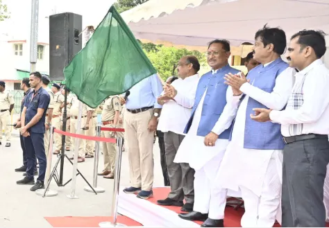 सड़क सुरक्षा को नई रफ्तार: 48 नए वाहन उड़नदस्ते में शामिल, मुख्यमंत्री साय ने दिखाई हरी झंडी 1 New speed to road safety: 48 new vehicles included in flying squad, Chief Minister Sai flagged off