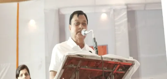 योग, शरीर और मन को स्वस्थ रखने का सर्वाेत्तम उपाय है - मंत्री लखन लाल देवांगन 1 Yoga is the best way to keep body and mind healthy - Minister Lakhan Lal Devangan