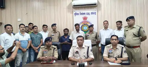 रायगढ़ में डॉ. अंबेडकर की प्रतिमा से छेड़छाड़ करने वाले दो आरोपी गिरफ्तार 1 Two accused arrested for vandalising Dr Ambedkar's statue in Raigad