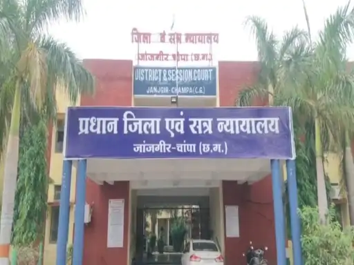 दुकानदार से उगाही, धमकी और मारपीट के मामले में 'छत्तीसगढ़िया क्रांति सेना' के छह सदस्य दोषी करार, 7 साल की सजा 1 Six members of 'Chhattisgarhiya Kranti Sena' found guilty in the case of extortion, threat and assault on a shopkeeper, sentenced to 7 years