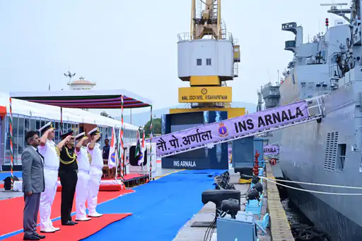 समंदर के प्रहरी: INS अर्णाला की गूंज हिंद महासागर में 1 Sentinels of the Sea: INS Arnala echoes in the Indian Ocean