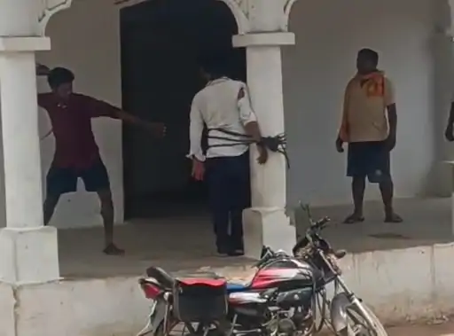 रेत से ज्यादा सख्त इगो: प्रेम और सच बोलने की सज़ा, खंभे से बंधी इंसानियत 1 Ego is harder than sand: Punishment for speaking love and truth, humanity tied to a pillar