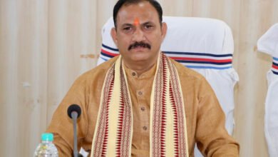 Photo of राष्ट्रीय चिकित्सक दिवस पर स्वास्थ्य मंत्री ने दी शुभकामनाएं, कहा— कठिन हालात में भी डॉक्टर कर रहे सेवा