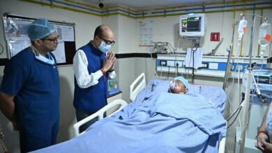 Photo of राज्यपाल ने अस्पताल पहुंचकर घायल जवानों का हालचाल लिया