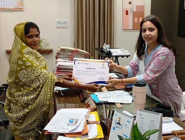 लखपति दीदी को किया गया सम्मानित 1 Lakhpati Didi was honored
