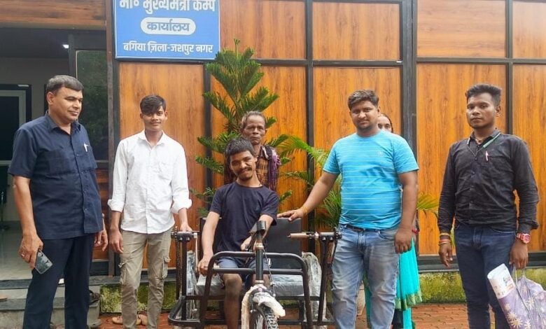 दिव्यांग दीपेश्वर को मिला तत्काल ट्राई सायकल, अब जिंदगी होगी आसान 1 Divyang Dipeshwar got a tricycle immediately, now life will be easier