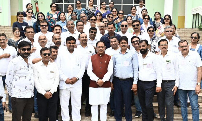 मुख्यमंत्री से जैन समाज के प्रतिनिधिमंडल ने की सौजन्य मुलाकात 1 A delegation of Jain community made a courtesy call on the Chief Minister