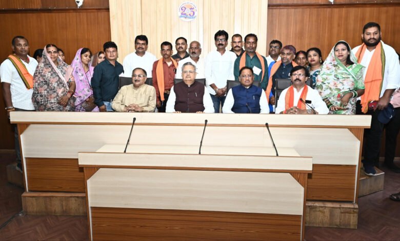 राजनांदगांव के नागरिक प्रतिनिधिमंडल ने की मुख्यमंत्री से सौजन्य भेंट 1 A civil delegation from Janandgaon made a courtesy call on the Chief Minister