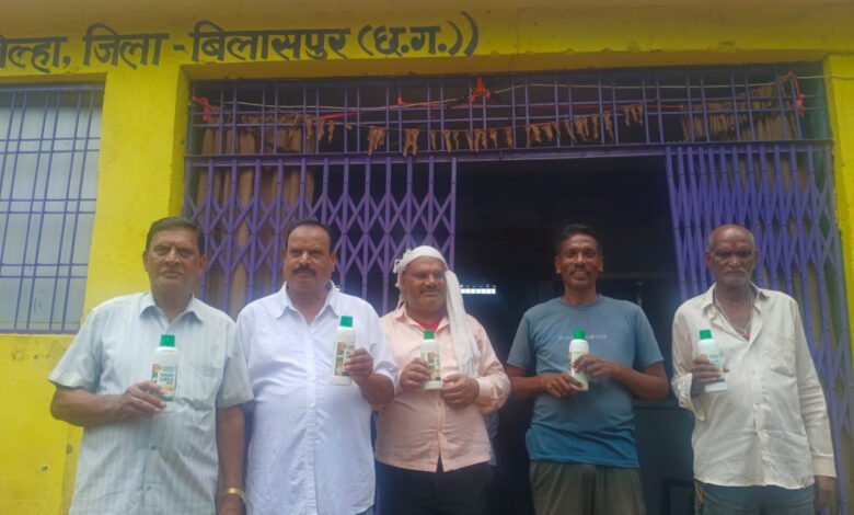 किसानों को मिली खाद-बीज की सौगात, खेती-किसानी ने पकड़ी रफ्तार 1 Farmers got the gift of fertilizers and seeds, agriculture has gained momentum