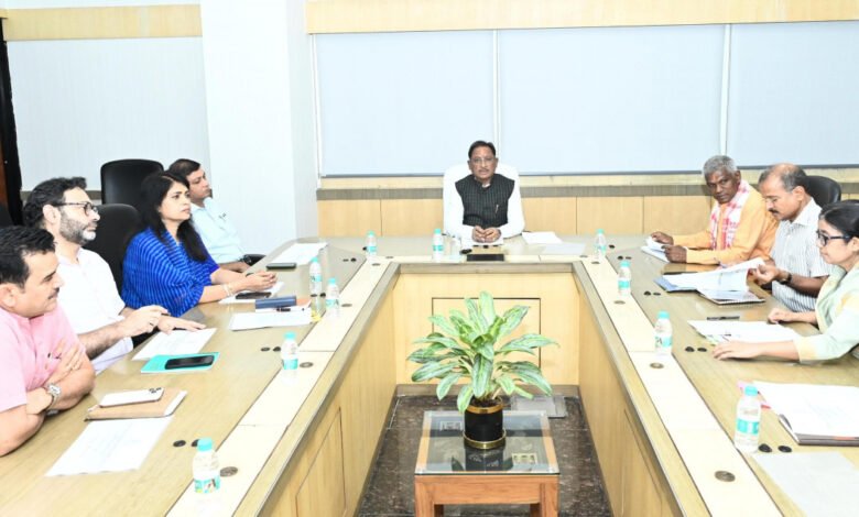 निराश्रित पशुओं पर नियंत्रण को लेकर मुख्यमंत्री ने दिए सख्त निर्देश, कहा— हादसों की वजह बन रहे मवेशियों पर हो त्वरित कार्रवाई 1 The Chief Minister gave strict instructions regarding the control of destitute animals, said- immediate action should be taken against the cattle causing accidents