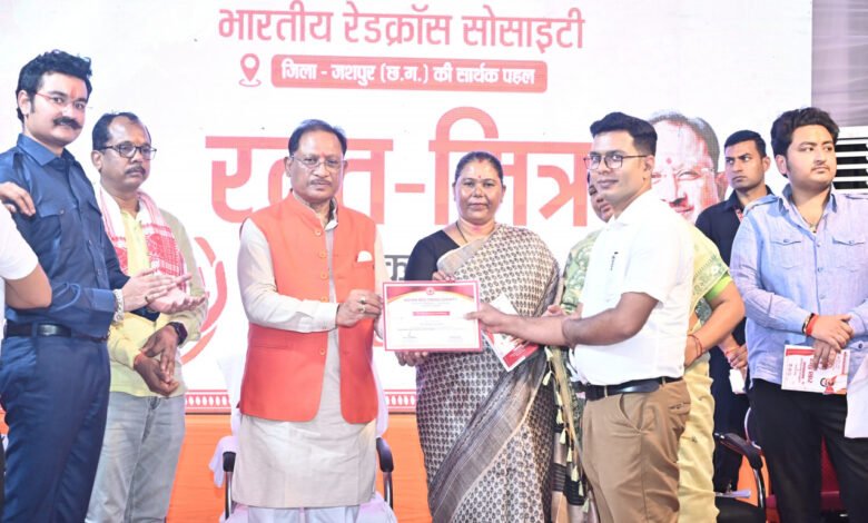 रक्तदान महादान है, यही सच्ची मानवता की सेवा – जशपुर में विशेष कार्यक्रम आयोजित 1 Blood donation is a great donation, this is the true service of humanity – special program organized in Jashpur