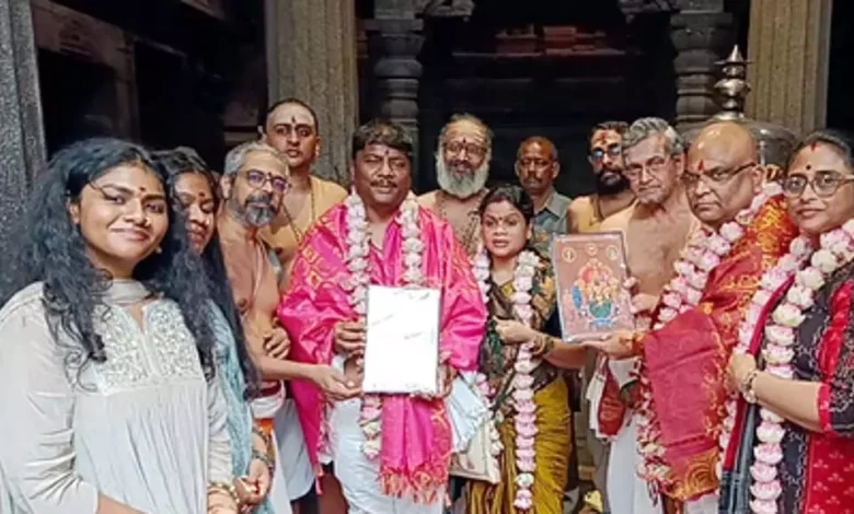 Chhattisgarh forest minister did family darshan in Kanchipuram, got temple prasad and goddess picture