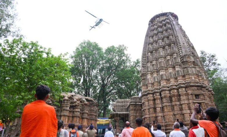 Flowers were showered on Kavadias for the second time in Chhattisgarh, a wonderful confluence of devotion and culture