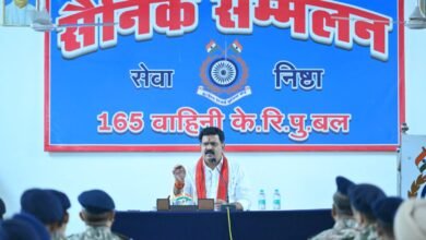 Photo of फुंडरी में उपमुख्यमंत्री विजय शर्मा ने सीआरपीएफ जवानों से की मुलाकात, बढ़ाया हौसला