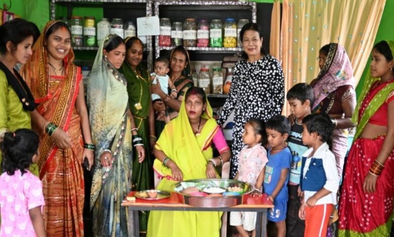 छत्तीसगढ़ की आंगनबाड़ियां बनीं बच्चों के सर्वांगीण विकास की पाठशाला, पोषण से शिक्षा तक हो रहा कायाकल्प 1 Anganwadis of Chhattisgarh have become schools for the all-round development of children, transformation is taking place from nutrition to education