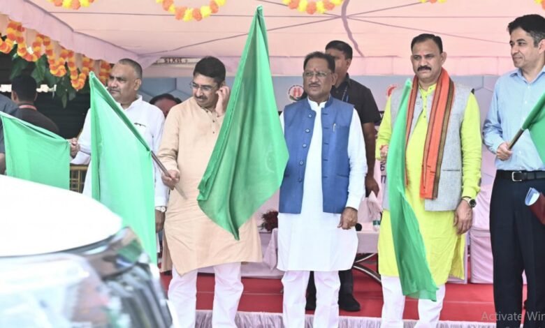 Historic initiative to expand health services Chief Minister flagged off 151 vehicles