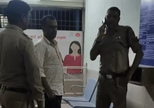 राजनांदगांव में नशे में धुत आरक्षक ने डायल 112 ड्राइवर और साथी जवान से की मारपीट, सस्पेंड 1 In Rajnandgaon, a drunk constable beat up the Dial 112 driver and a fellow jawan, suspended