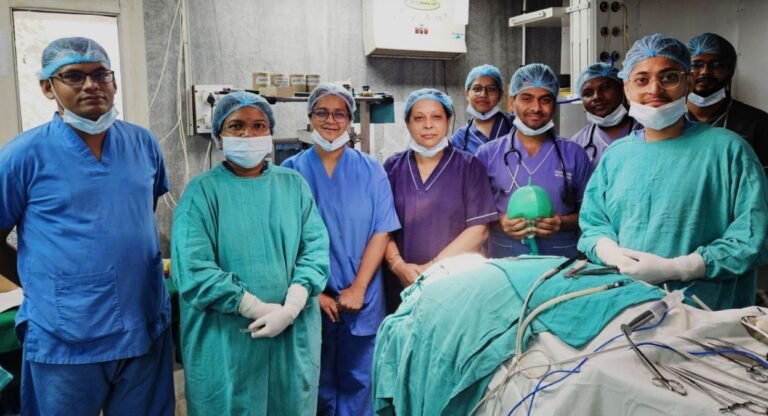 Rare surgery done in Raipur, 17.5 cm long iron tool stuck in the throat of a 14 year old boy was successfully removed