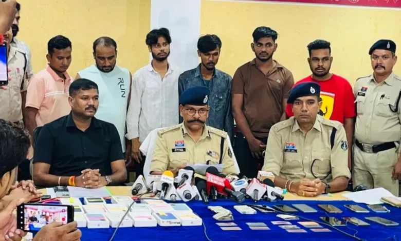 Gang involved in online fraud by stealing mobile phones across the country arrested: 6 vicious accused arrested from Jharkhand and Bengal