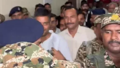 Photo of छत्तीसगढ़ शराब घोटाला: पूर्व मुख्यमंत्री भूपेश बघेल के बेटे चैतन्य बघेल की न्यायिक हिरासत में मुस्कुराते हुए नजर आए