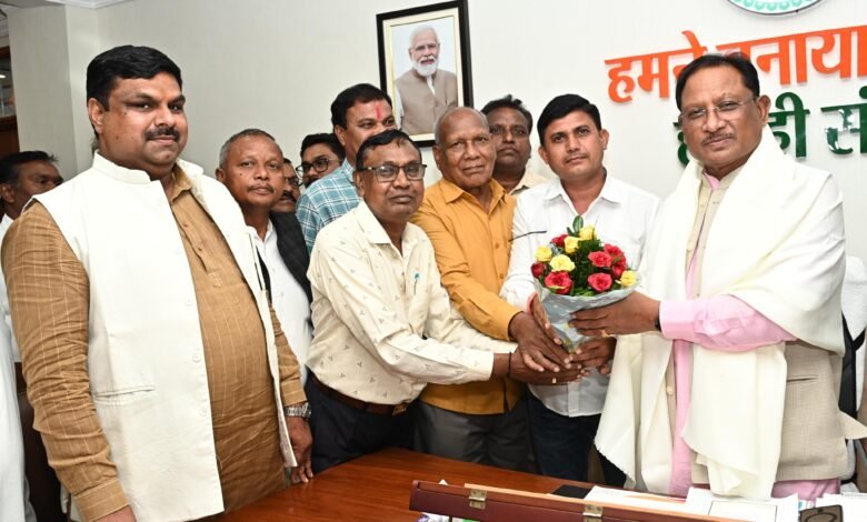 मुख्यमंत्री विष्णु देव साय से यादव समाज के प्रतिनिधिमंडल ने की सौजन्य मुलाकात 1 A delegation of Yadav community made a courtesy call on Chief Minister Vishnu Dev Sai