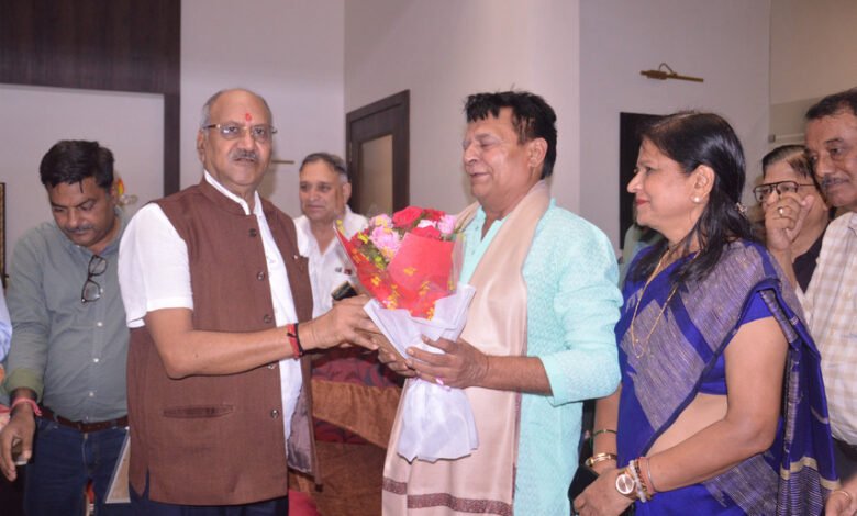 175 बार रक्तदान कर बनाया रिकॉर्ड, देश में बने नंबर वन रक्तदाता 1 Created a record by donating blood 175 times, became the number one blood donor in the country