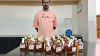 Photo of अवैध शराब की खेप के साथ युवक गिरफ्तार, 43 पौवा देशी मदिरा जब्त