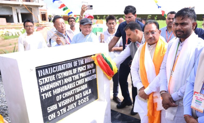 छत्तीसगढ़: मैनपाट में भगवान बुद्ध की भव्य प्रतिमा का अनावरण, मुख्यमंत्री विष्णु देव साय ने किया संबोधन 1 chhattisgarh-grand-statue-of-lord-buddha-unveiled-in-mainpat-unveiled-by-chief-minister-vishnu-dev-sai