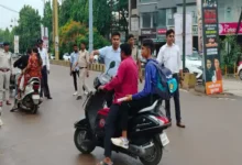 Photo of HSRP के लिए अब आपको कहीं जाने की जरूरत नहीं, अफसर खुद सड़कों पर लगा रहे कैंप!