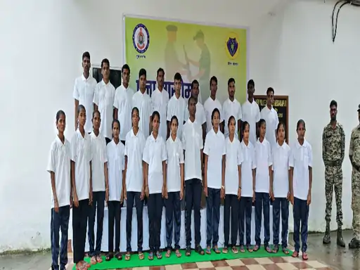 Big blow to Naxalites in Bijapur, Chhattisgarh, 25 Maoists surrendered