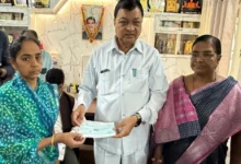 Photo of कोरबा: कुंभ यात्रा हादसे में जान गंवाने वाले 10 परिवारों को मिली आर्थिक सहायता, मंत्री लखनलाल देवांगन ने सौंपा चेक