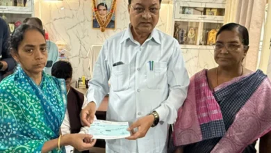 Photo of कोरबा: कुंभ यात्रा हादसे में जान गंवाने वाले 10 परिवारों को मिली आर्थिक सहायता, मंत्री लखनलाल देवांगन ने सौंपा चेक