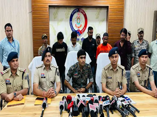 कोंडागांव पुलिस ने 1.70 करोड़ की साइबर ठगी करने वाले अंतरराज्यीय गिरोह का किया पर्दाफाश 1 Kondagaon police busted an interstate gang involved in cyber fraud of Rs 1.70 crore