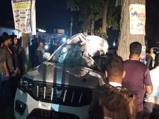 अंबिकापुर में रफ्तार का कहर: पेड़ से टकराई स्कॉर्पियो, किशोरी समेत दो की मौत 1 Speed wreaks havoc in Ambikapur: Scorpio collides with tree, two including a teenager die