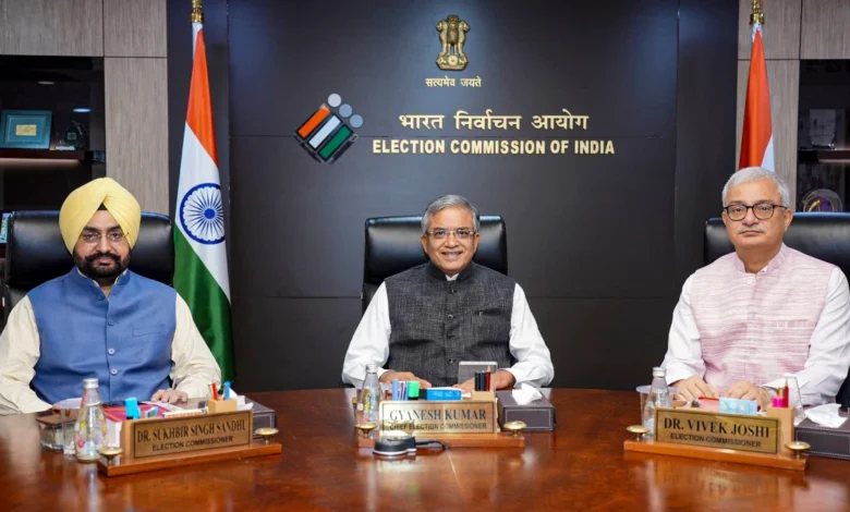 चुनाव आयोग बनाम विपक्ष: राहुल गांधी के आरोपों के बीच CEC को हटाने की तैयारी? 1 Election Commission vs Opposition: Preparations to remove CEC amid Rahul Gandhi's allegations?