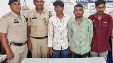 Photo of शराब के लिए पैसे मांगकर की गुंडागर्दी, खरोरा पुलिस ने तीन युवकों को किया गिरफ्तार