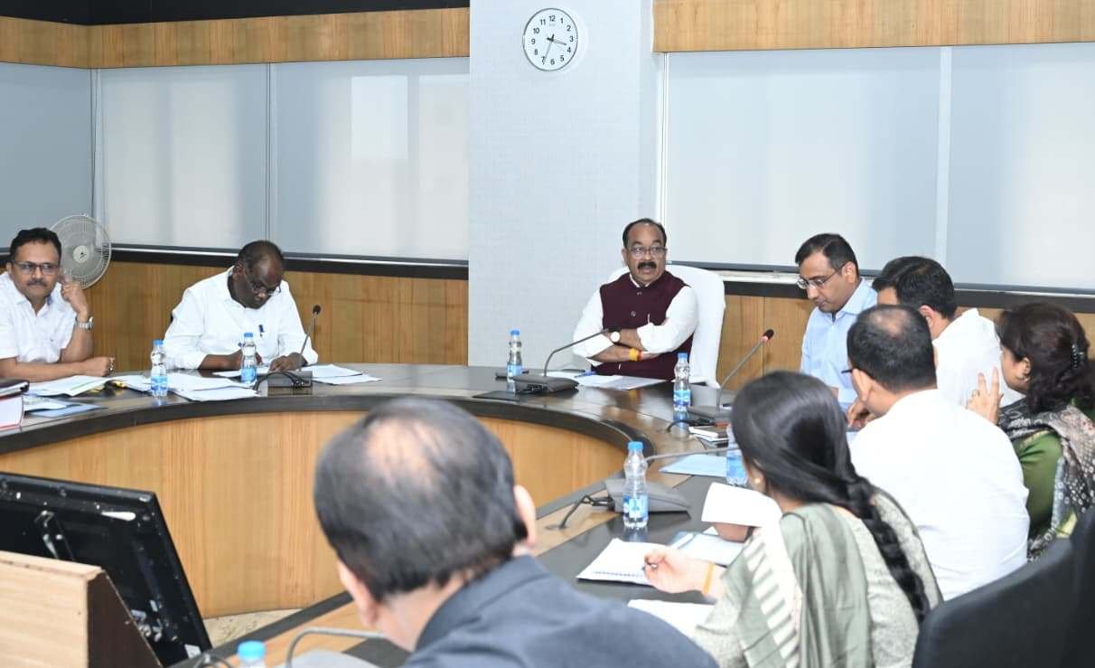 Deputy Chief Minister Arun Saw reviewed the progress of the schemes of the Urban Administration Department