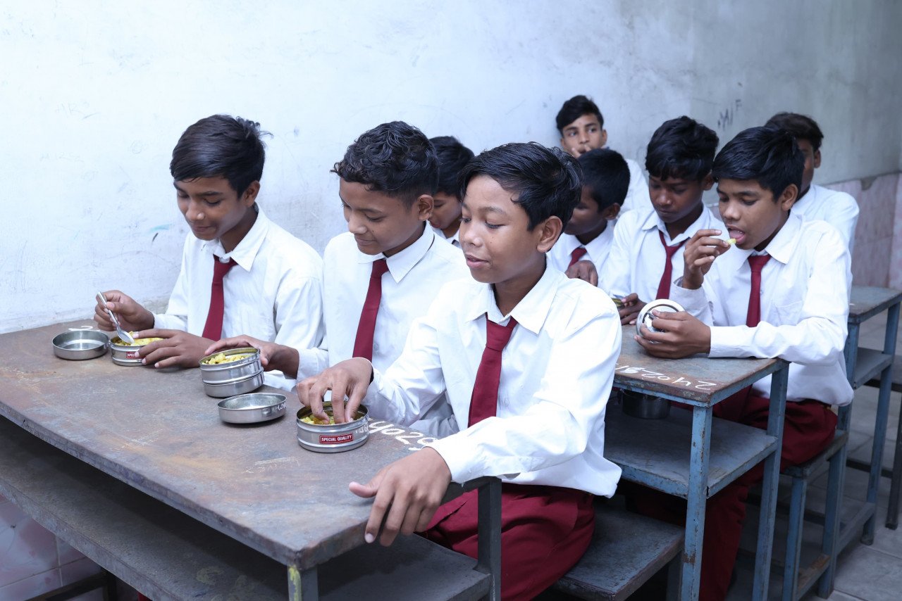 Children studying in hostels got 'Tiffin Ka Saath', Raigarh became the first innovative district of Chhattisgarh