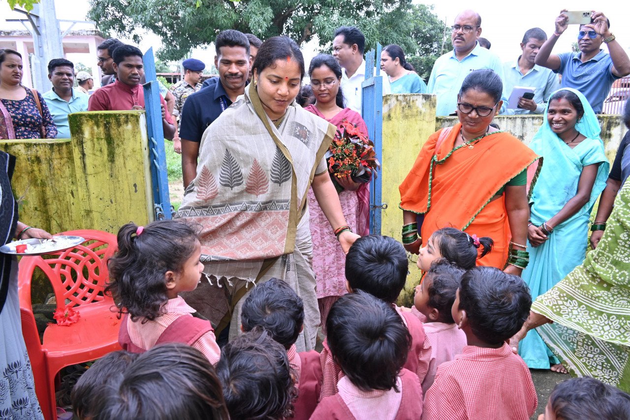 Minister Laxmi Rajwade showed a mix of sensitivity and strictness during her visit to Kondagaon