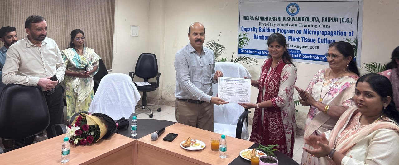 Grand closing ceremony of five day training program on new technology of micro breeding of bamboo
