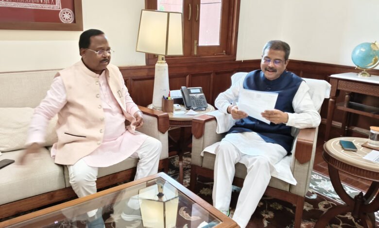 रामानुजगंज में केंद्रीय विद्यालय खोलने की दिशा में बड़ा कदम, शिक्षा मंत्री से हुई सकारात्मक बातचीत 1 A big step towards opening a Kendriya Vidyalaya in Ramanujganj, positive conversation with the Education Minister