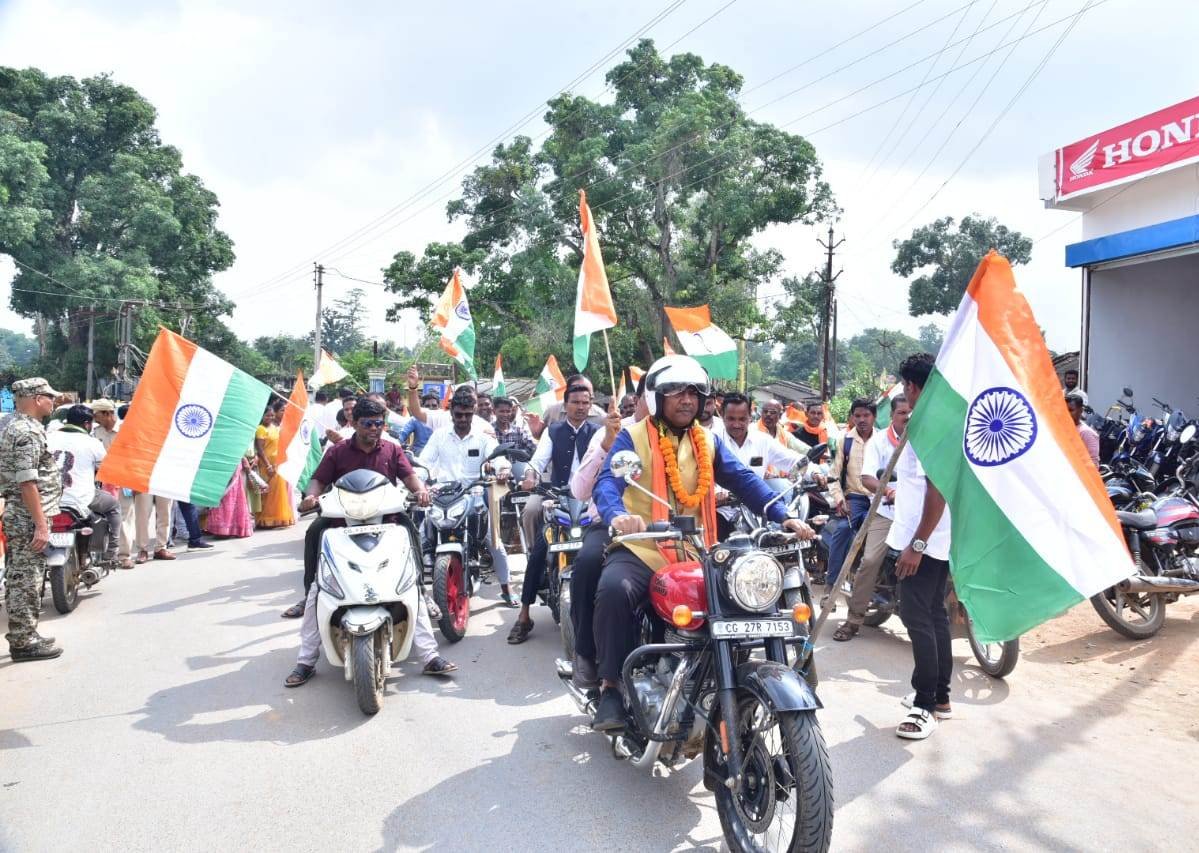 Grand tricolor procession and gift of development work in Kondagaon