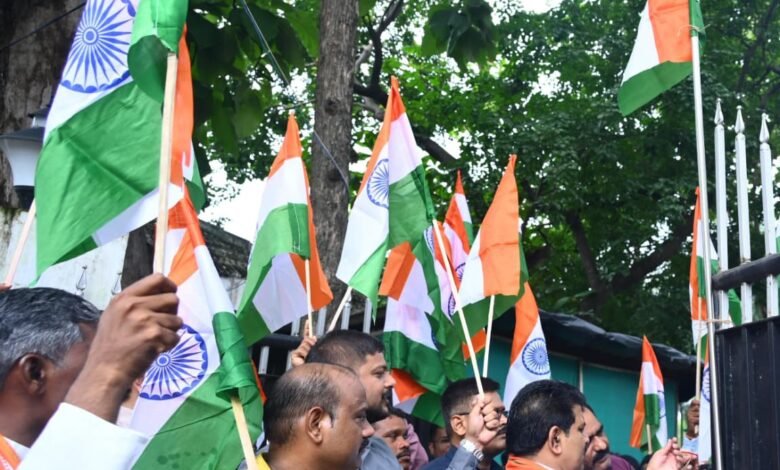 Every home tricolor campaign: Deputy Chief Minister Vijay Sharma hoisted the tricolor at his residence, appealed to the public for participation