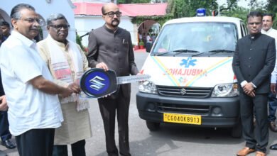 Photo of राज्यपाल रमेन डेका ने वनवासी विकास समिति को एम्बुलेंस की चाबी सौंपी