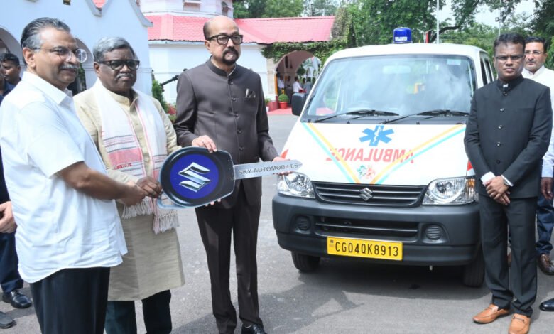 राज्यपाल रमेन डेका ने वनवासी विकास समिति को एम्बुलेंस की चाबी सौंपी 1 Governor Ramen Deka handed over the keys of the ambulance to the Vanvasi Vikas Samiti
