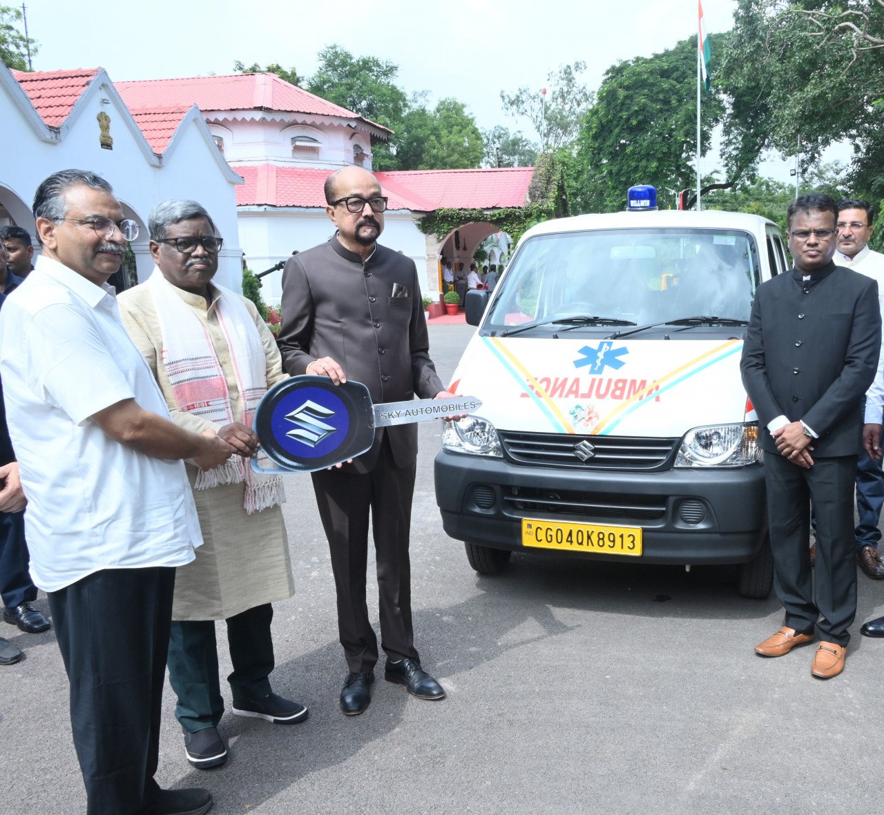 Governor Ramen Deka handed over the keys of the ambulance to the Vanvasi Vikas Samiti