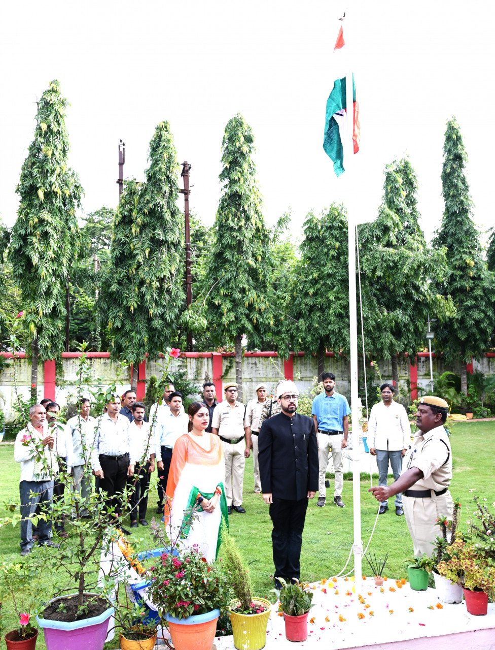 79th Independence Day celebrated with flag hoisting, Collector gave messages of unity and honesty