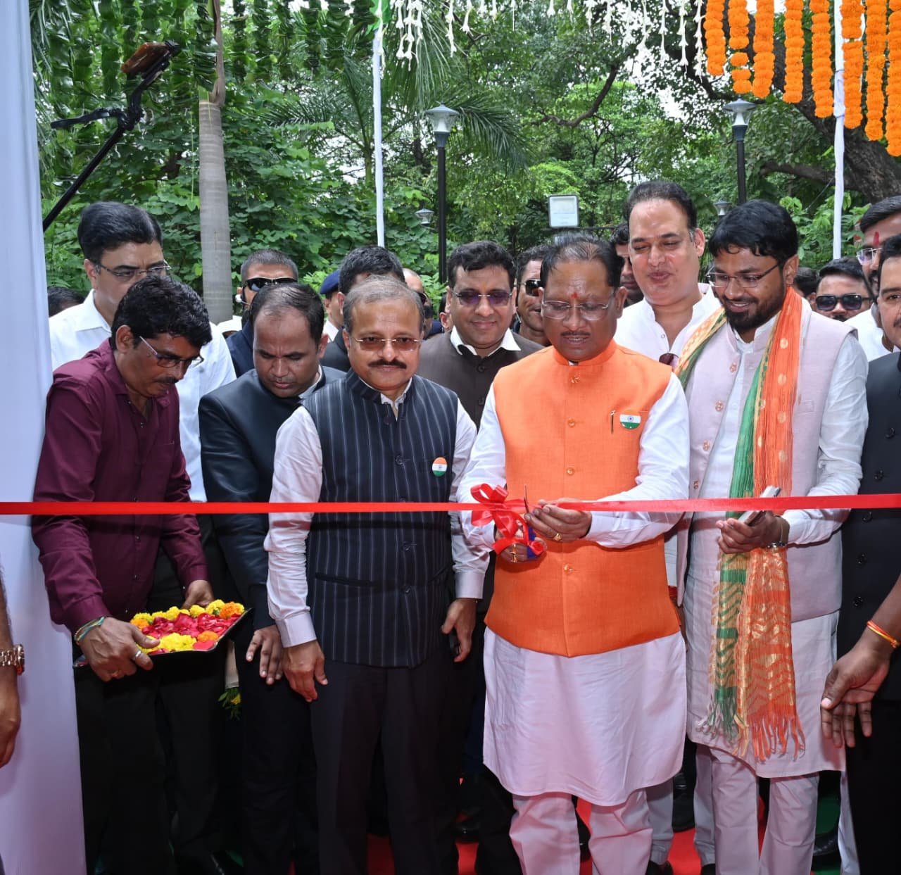 Freedom fighters' photo exhibition inaugurated in Town Hall, Chief Minister took part in quiz