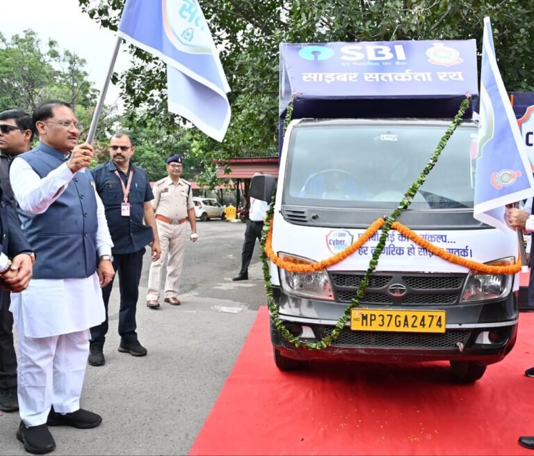 Cyber awareness chariot departs from Raipur, will teach protection against digital fraud in 33 districts
